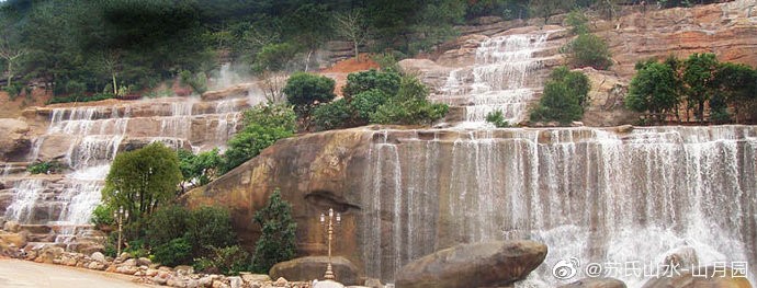 假山瀑布实景